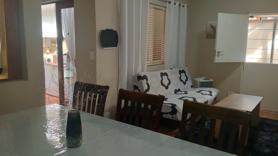 2 Bedroom Property for Sale in Lavender Hill Western Cape